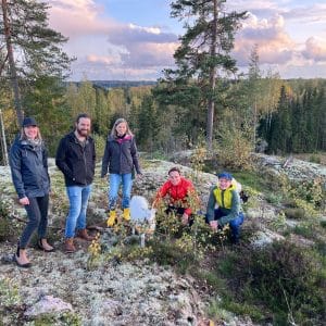 ResQ Club viettämässä kokouspäivää vuohien kanssa metsäretkeillen