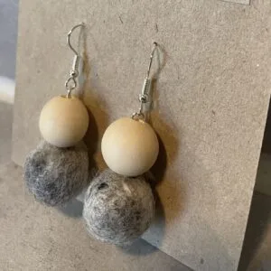 Korvakorut lampaanvillasta